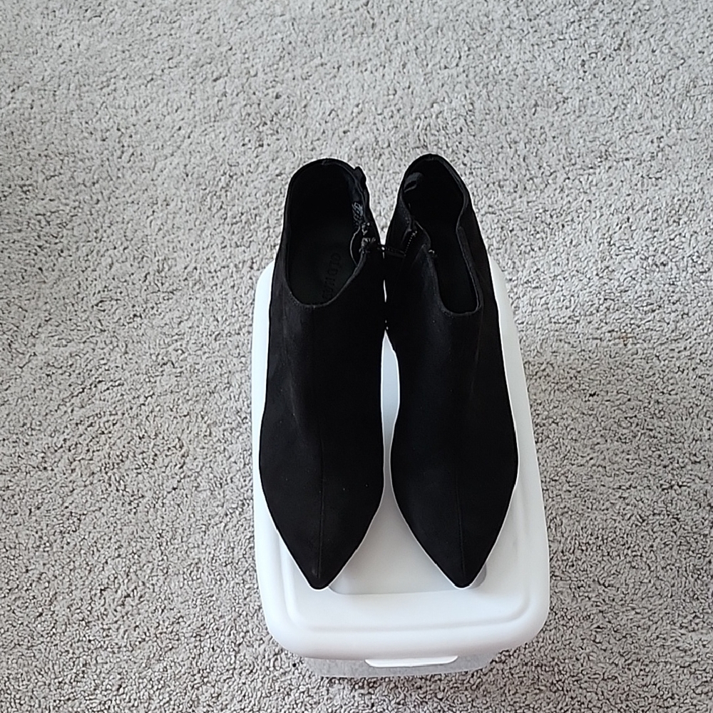 Old Navy Black Pointed Toe Ankle Booties 3inch Heels